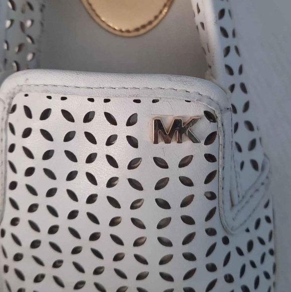 ALMOST BRAND NEW SNEAKERS SIZE 8 MICHAEL KORS - Picture 1 of 11